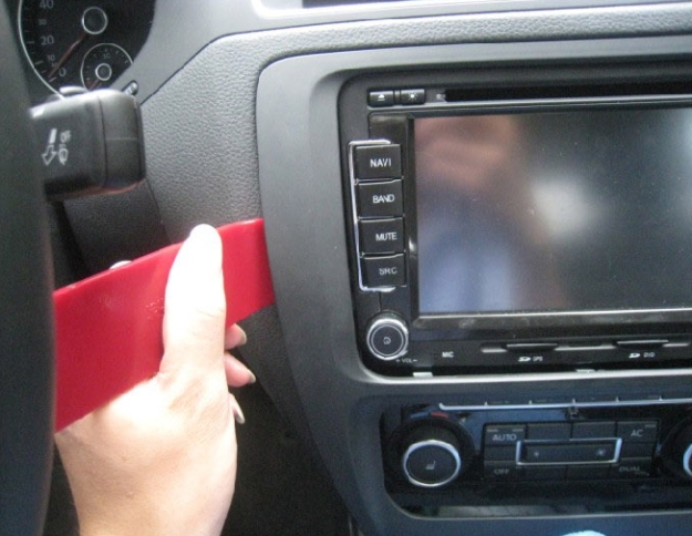 Fitting instructions for car dvd player 6