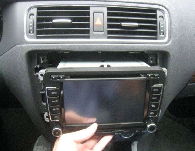 Fitting instructions for car dvd player 10